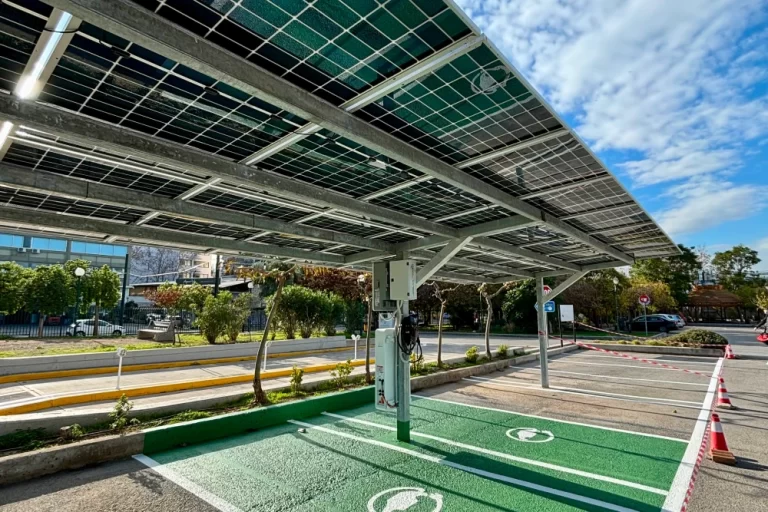 Σημείο φόρτισης οχημάτων στο Σεράφειο.