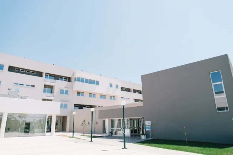 Κεντρικό κτήριο του Σεράφειου.