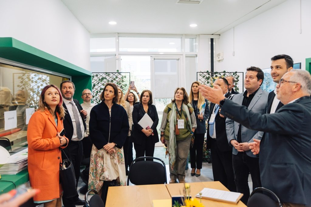 Στελέχη της Αναπτυξιακής Αθήνας, του EPAH και του Γραφείου Αντιμετώπισης Ενεργειακής Φτώχειας στο Σεράφειο.