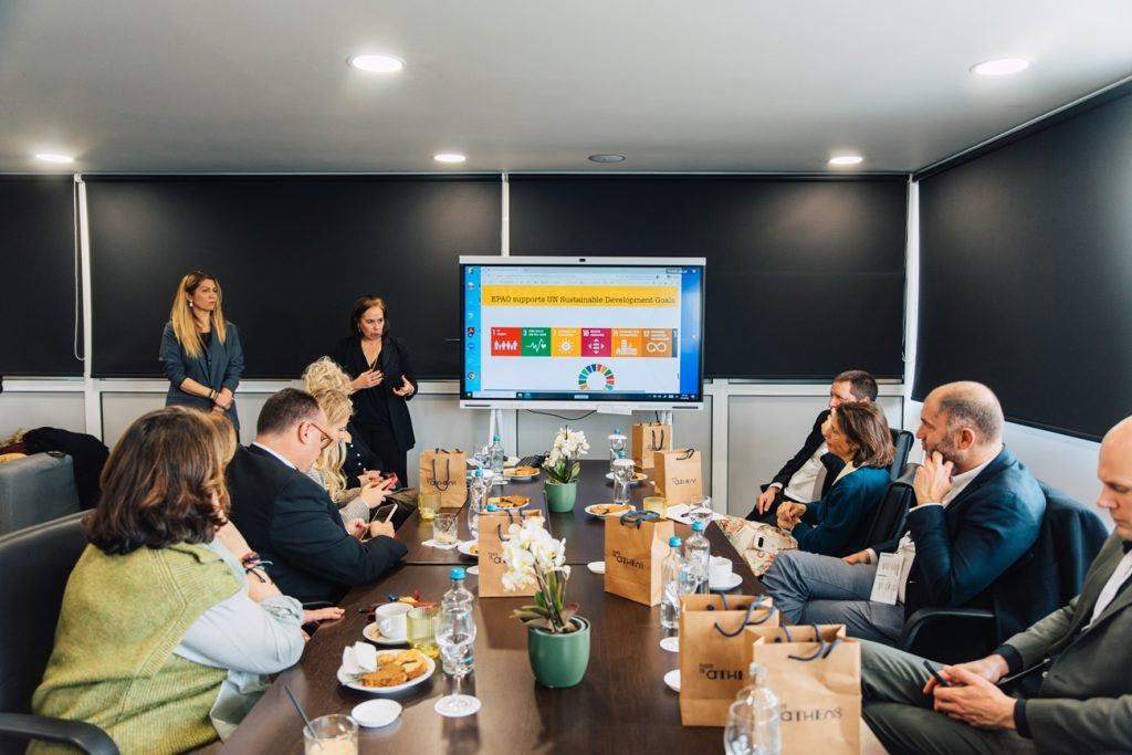 Στελέχη της Αναπτυξιακής Αθήνας, του EPAH και του Γραφείου Αντιμετώπισης Ενεργειακής Φτώχειας στο Σεράφειο.